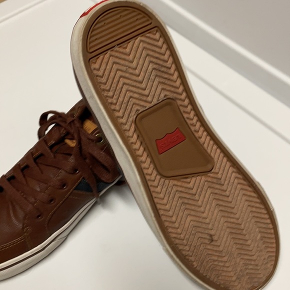 Levi leather tennis shoe - Picture 3 of 3